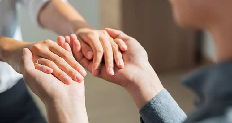 những điều cho thấy một cô gái yêu bạn