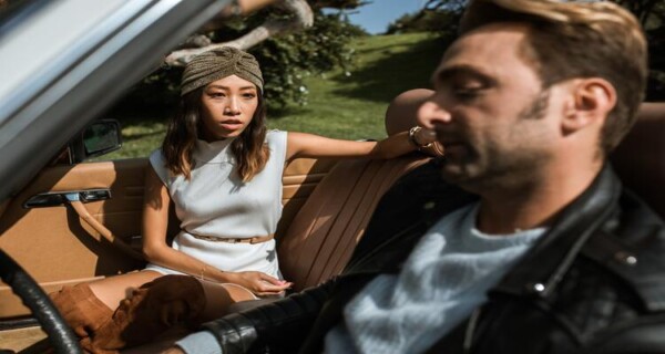 Should I Break Up With My Girlfriend? 12 Signs You Should 2 should I break up with my girlfriend because of her past