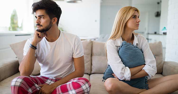 signs of bad communication in a relationship