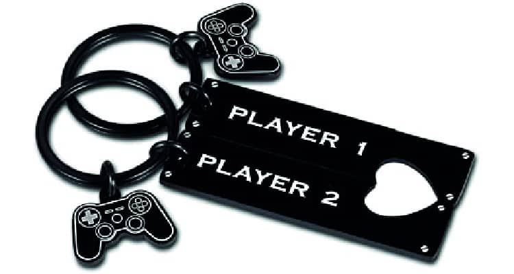 romantic gifts for new boyfriend - keychain