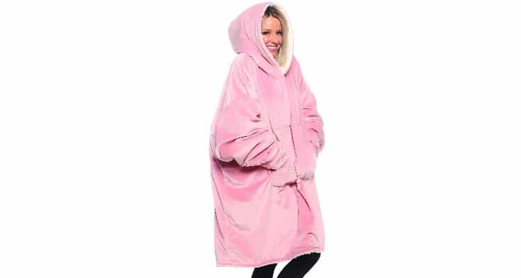 35 Useful Gift Ideas for Camping Lovers and Outdoorsy People - sherpa blanket