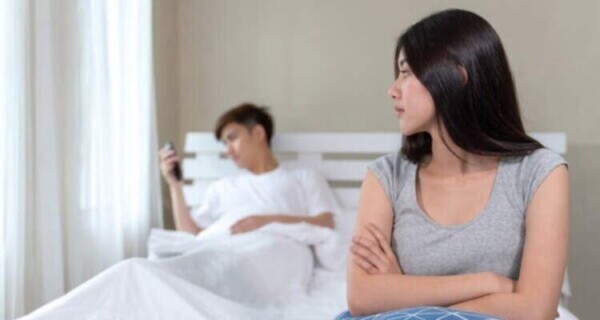 why does my boyfriend ignore me