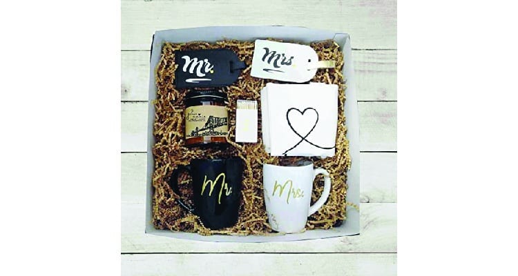 Matching Christmas gifts for couples: Wedding gift box