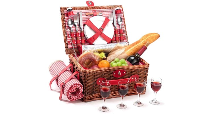 romantic date ideas at home - picnic basket