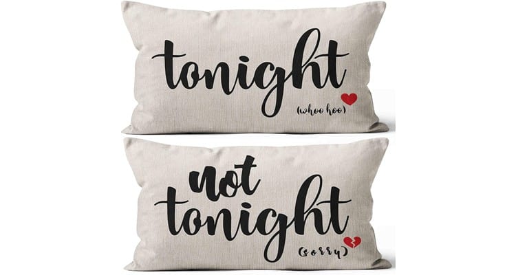 romantic date ideas at home - couples pillow