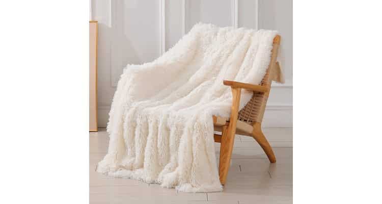 Stay at home date ideas - comfy throw blanket for couch