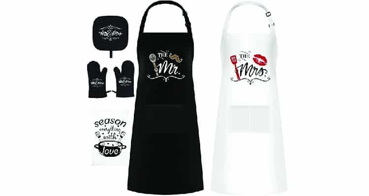 Best gift for newly engaged couple: Apron, mitten set