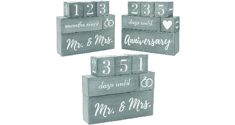 Gifts for newly engaged couple: Countdown blocks