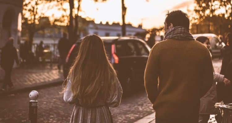 guide-on-how-to-pull-away-to-make-him-want-you