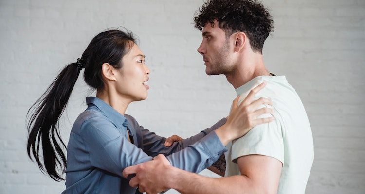 signs he treats you badly