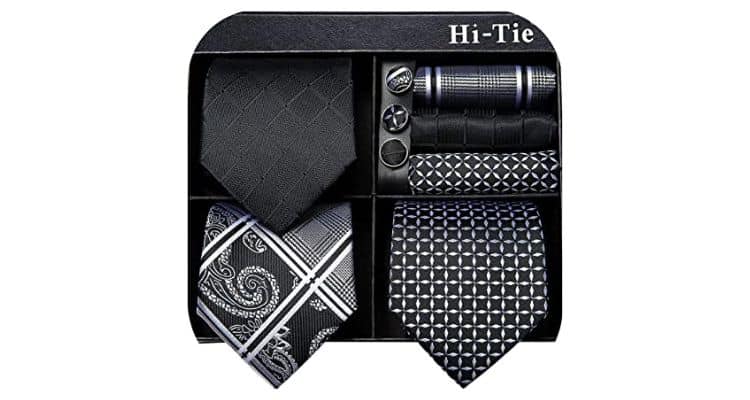 Tie and pocket square gift set