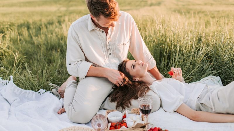 romantic picnic food