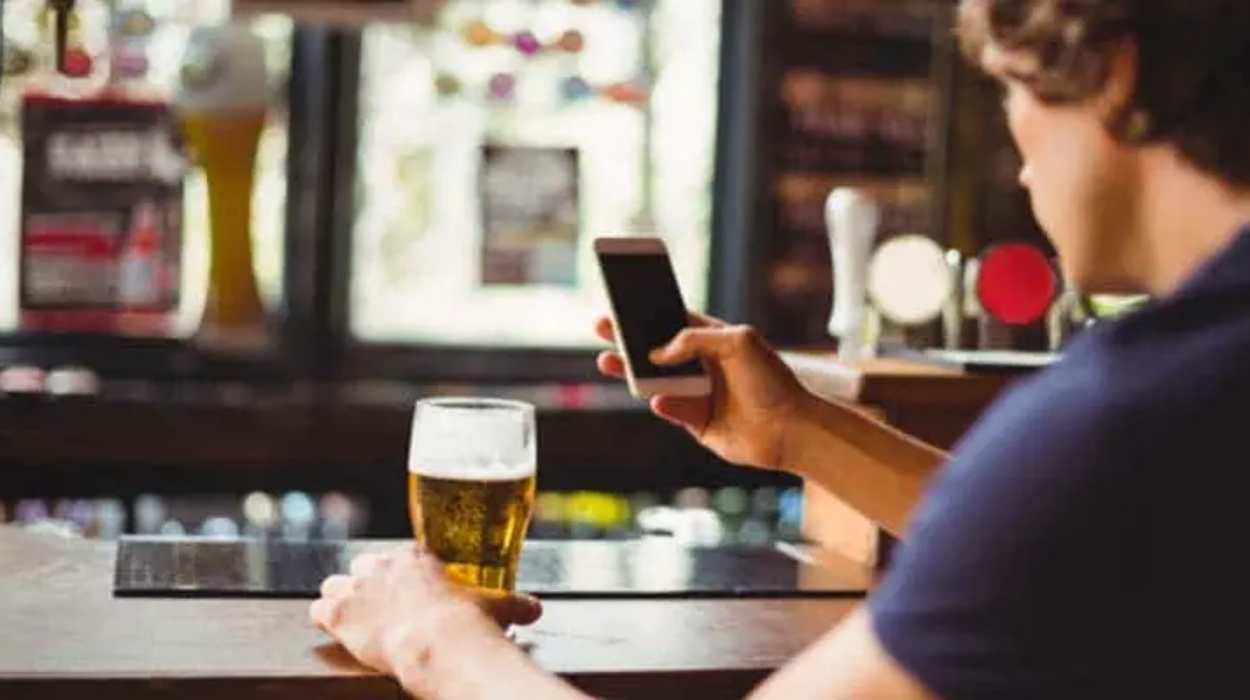 How Often Should I Text Her To Keep Her Interested? 2 should I stop texting her to make her miss me
