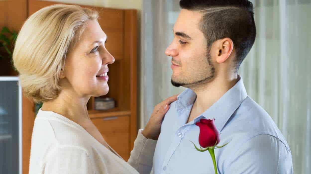 15 Reasons Young Men Fall For Older Women pic