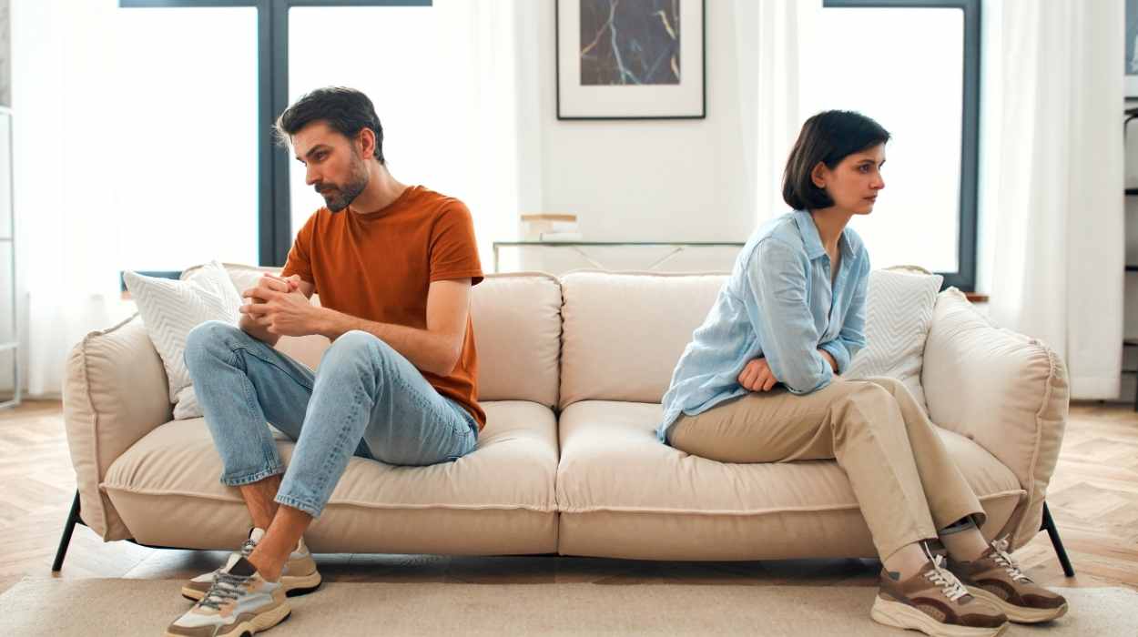 11 Signs He Is Forcing Himself To Love You 3 Signs he pretends to love you