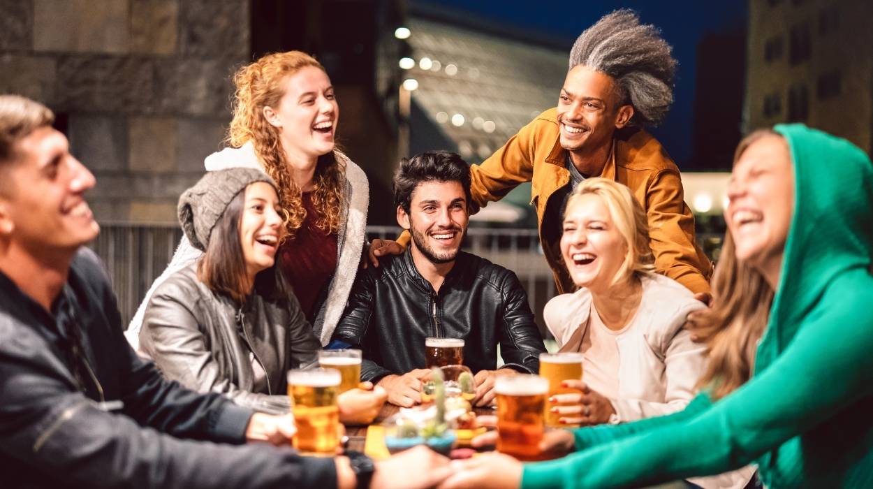 15 Signs Your Boyfriend Likes His Female Friend More Than You