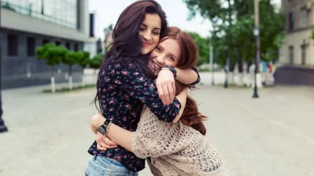  London Bridge hug 