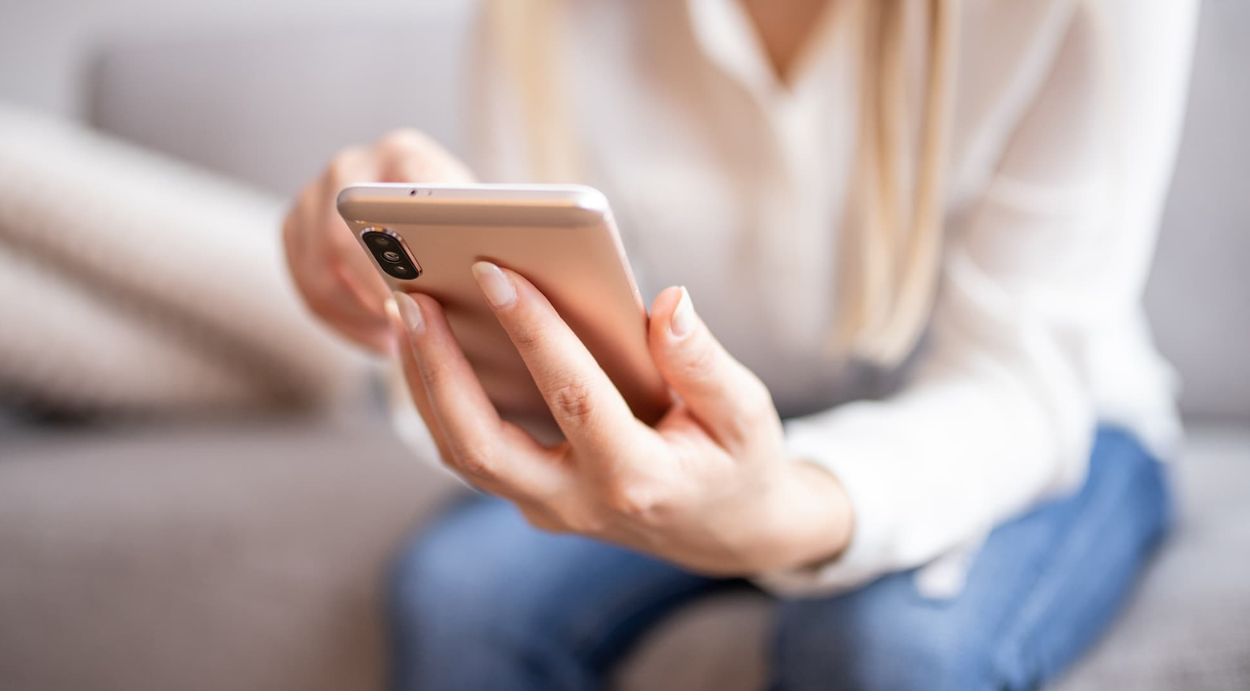 how to spot a fake dating profile
